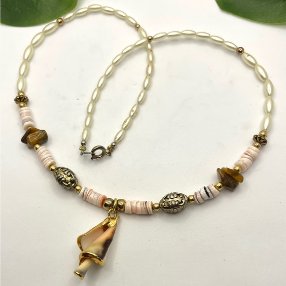 Beautiful vintage necklace, spiral shell, with its edges gilded with gold. - Picture 2 of 2